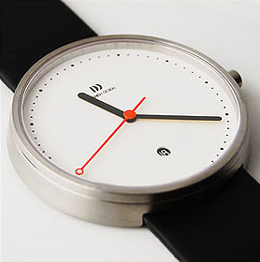 het Danish Design horloge van Larsen dat in 2008 de Red Dot Design Award won