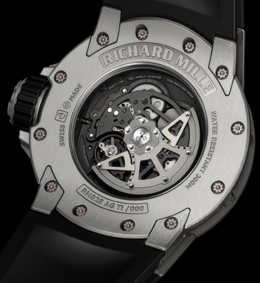 klik aan voor een grotere foto van het uurwerk en de achterkant van de Richard Mille RM 028