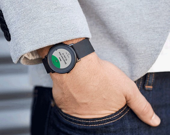 Pebble-Round-smartwatch-2015jeans