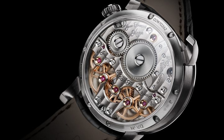 Het uurwerk in de LM2 is van de hand van Jean-François Mojon en Kari Voutilainen